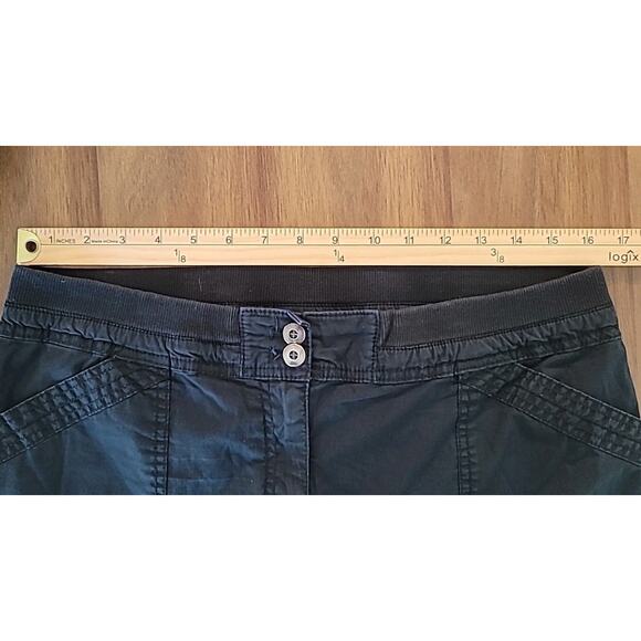 Chico’s Size 1.5 M Black Cargo Pants Snap Roll Up Capri Crop Ultimate Fit EUC - Picture 4 of 6